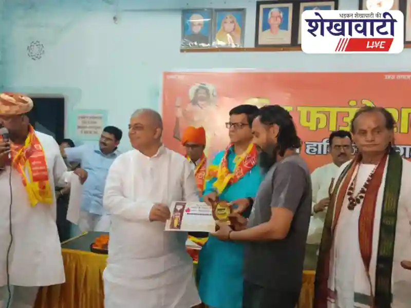 सरदारशहर में भगवान परशुराम दिवस पर रक्तदान शिविर में भाग लेते लोग