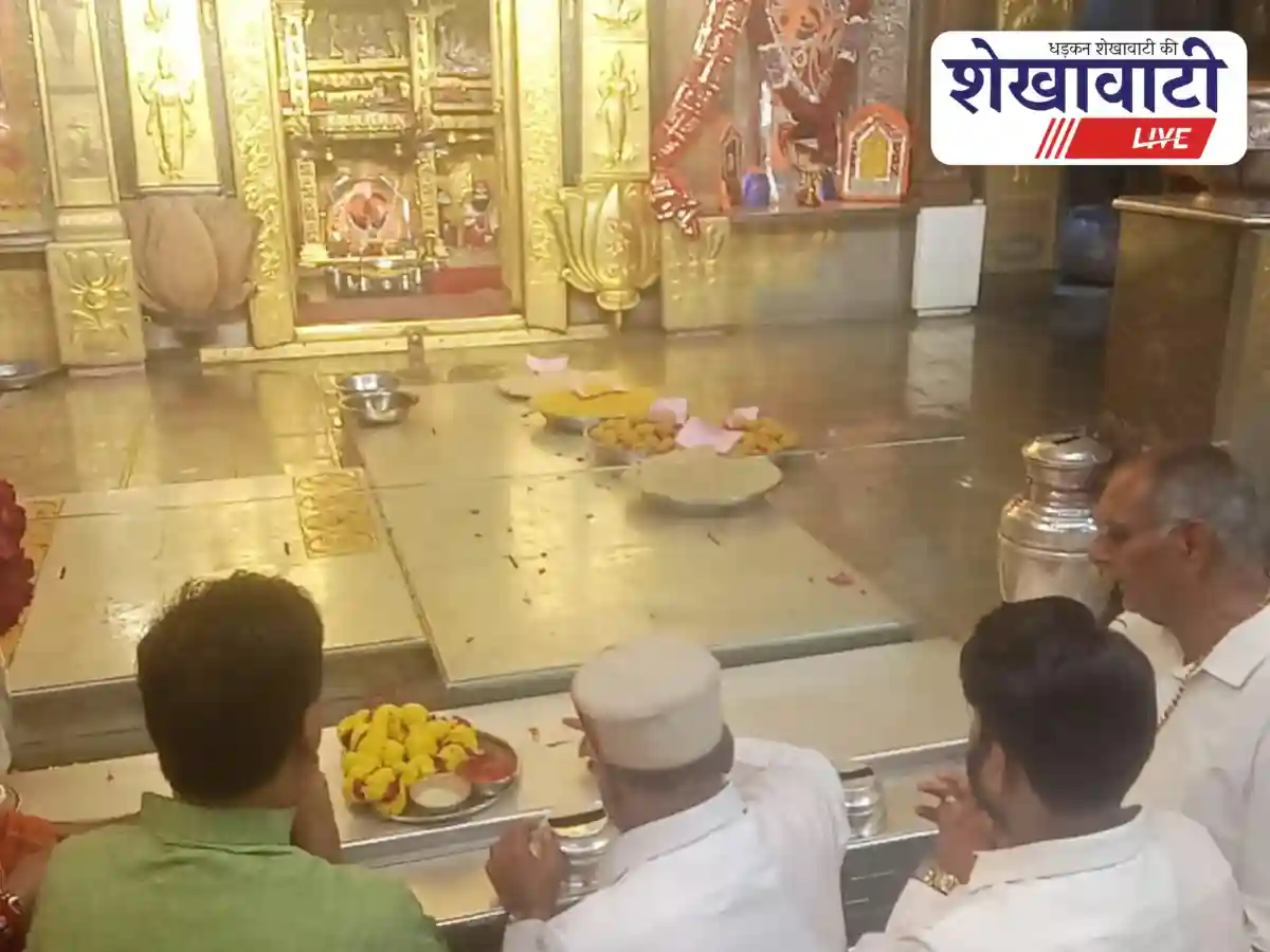 Governor Thawarchand Gehlot offers prayers at Salasar Balaji Temple