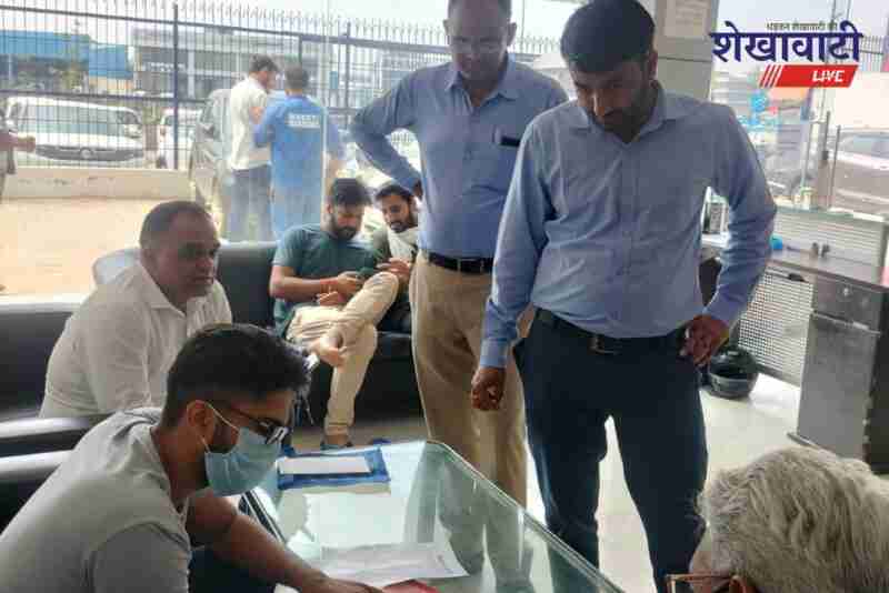 Doctors consulting ESIC workers during free health camp in Jhunjhunu