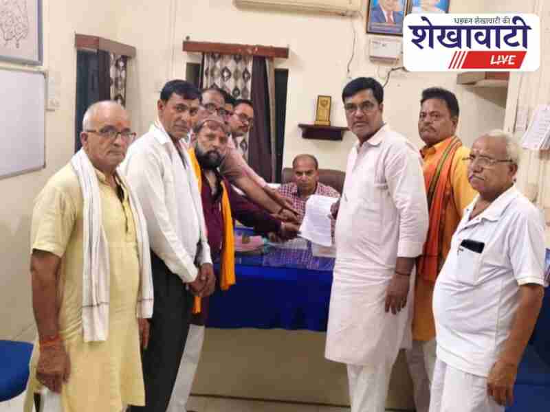 BJP leaders submit memorandum to SDM over garbage collection issue