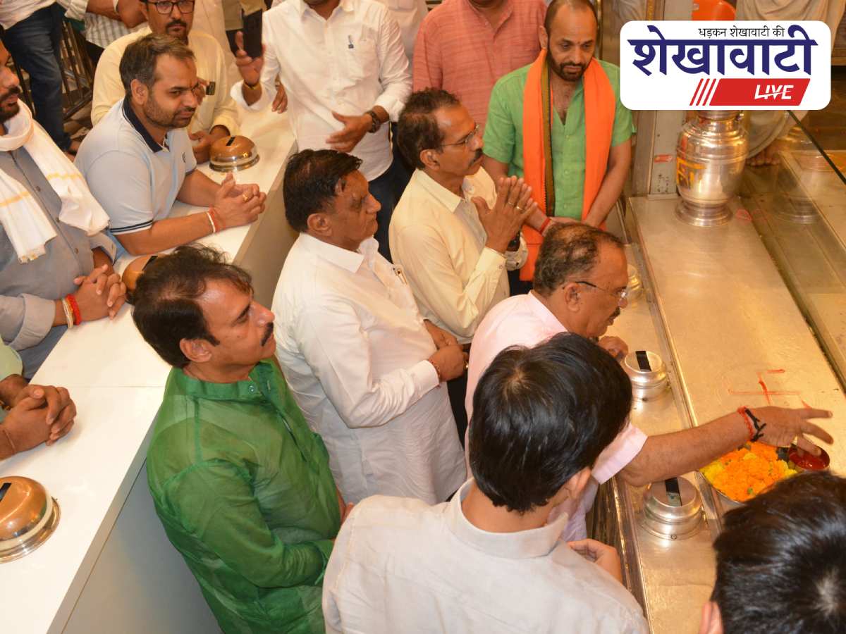 Vasudev Devnani offering prayers at Salasar Balaji Temple