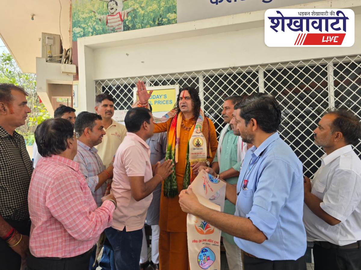 MLA Balmukundacharya welcomed with Ramcharitmanas in Laxmangarh