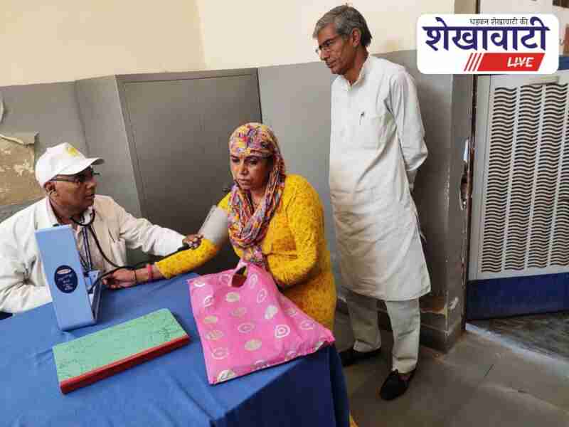 Doctors guiding people on hypertension prevention in Sikar hospital