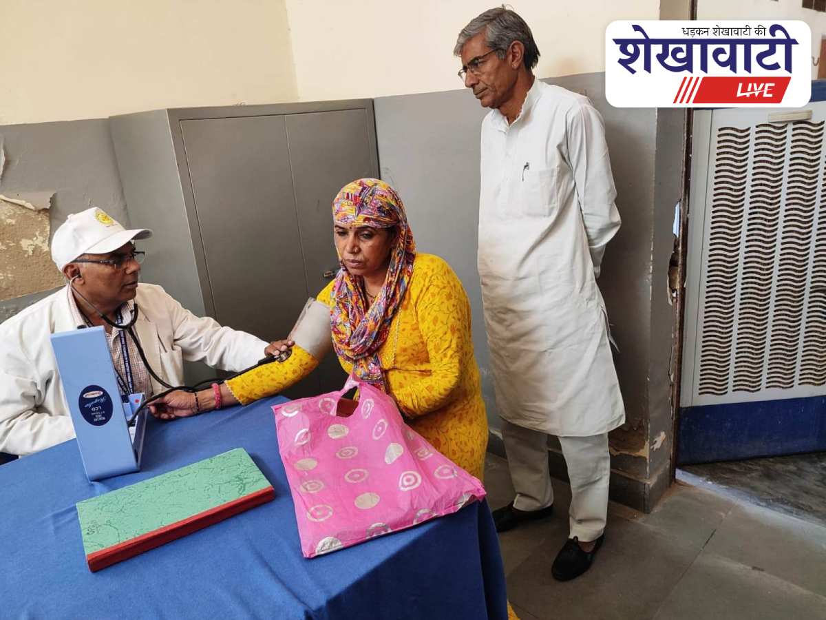 Doctors guiding people on hypertension prevention in Sikar hospital