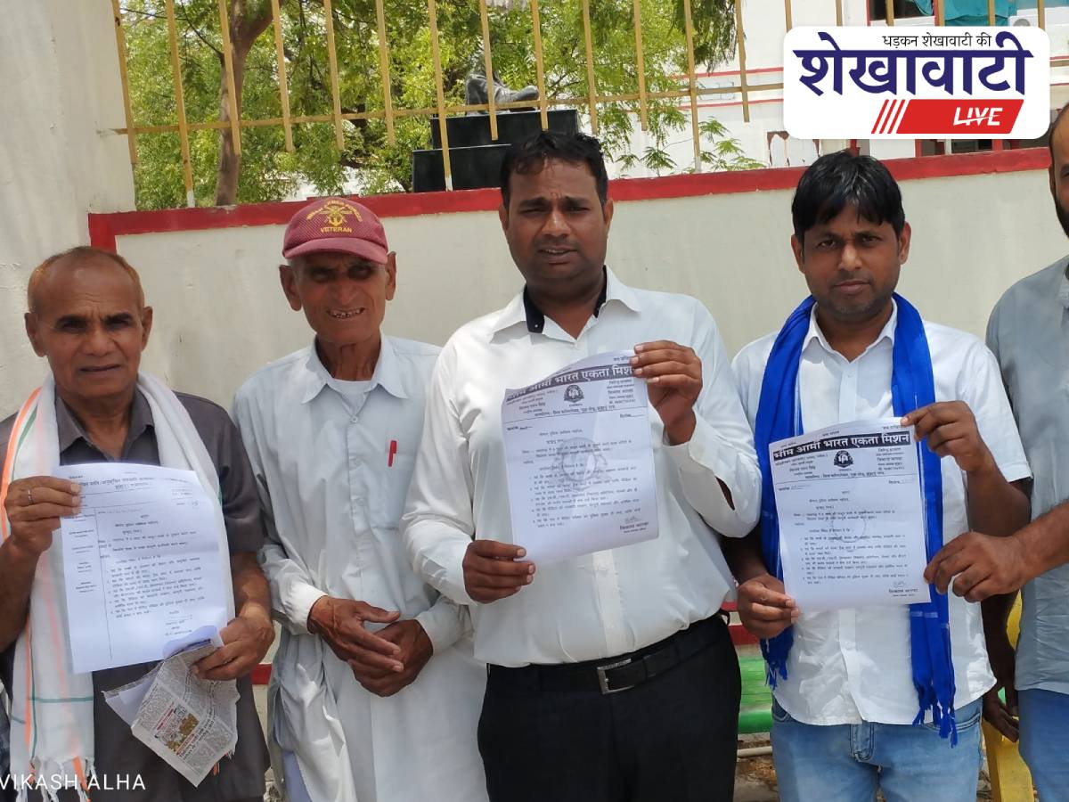 Protesters submit memo demanding justice in Navalgarh child rape case