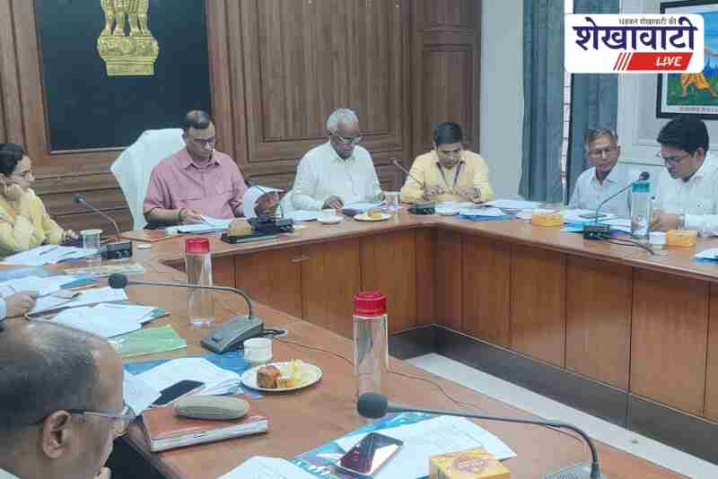 MP Amararam and Sikar Collector review banking schemes with officials