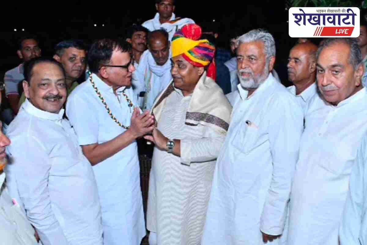Govind Singh Dotara welcomed by Congress leaders in Churu