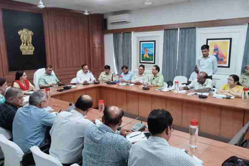 Sikar Collector reviews coaching institute rules in monitoring meeting