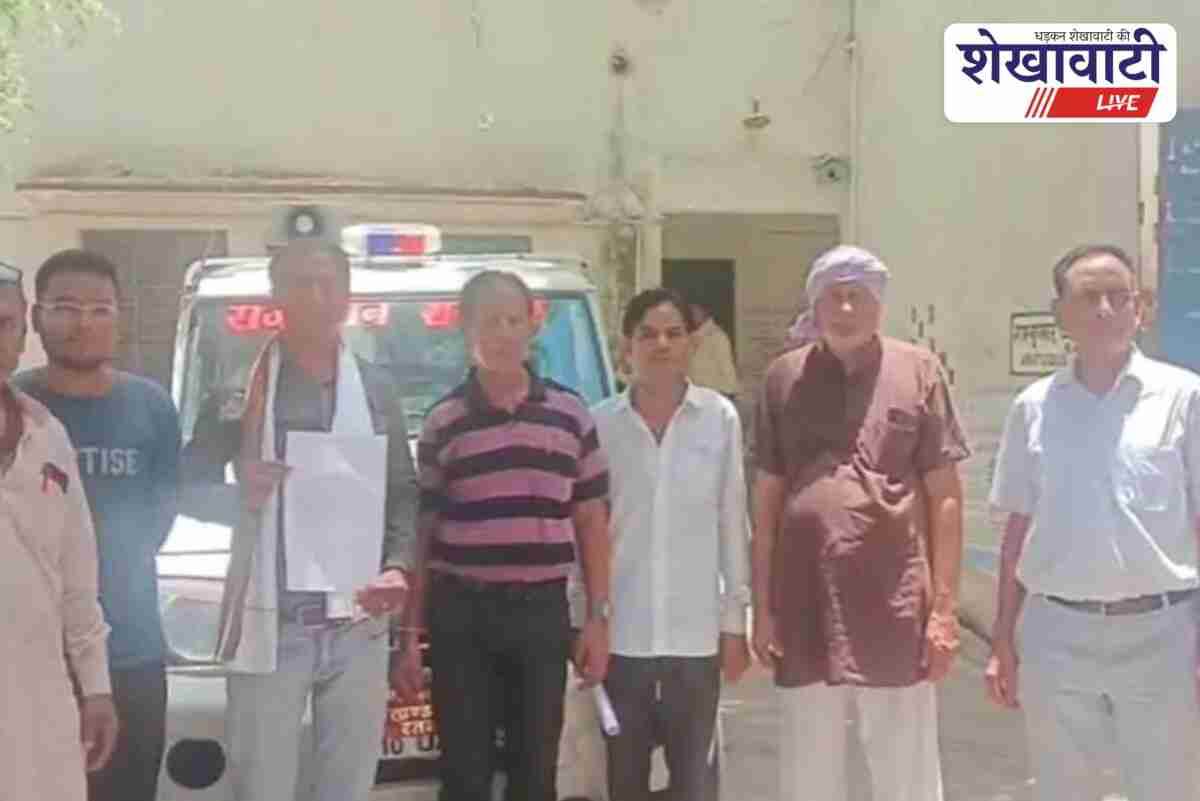 Traders submit memorandum to SDM against liquor shop in Ratangarh market