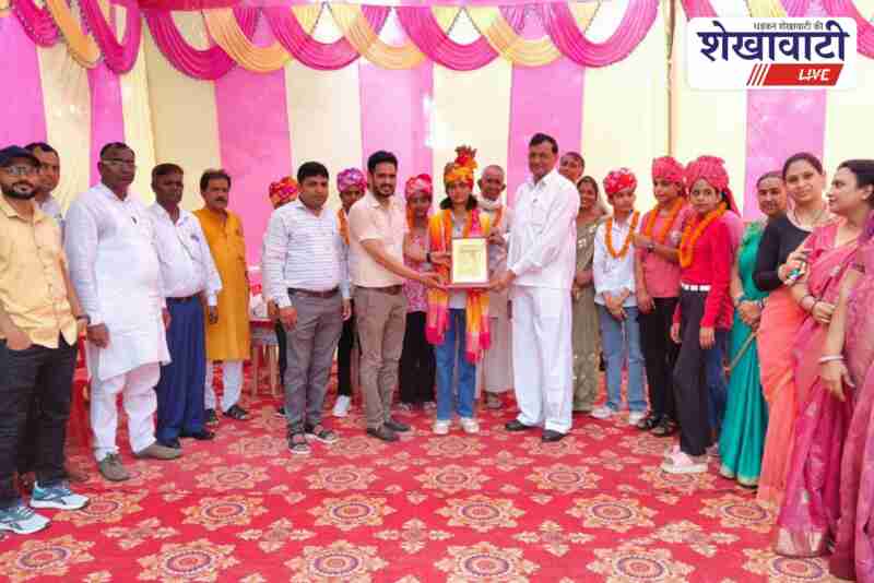 Surajgarh Block Topper Sakshi being honoured in Kajra School