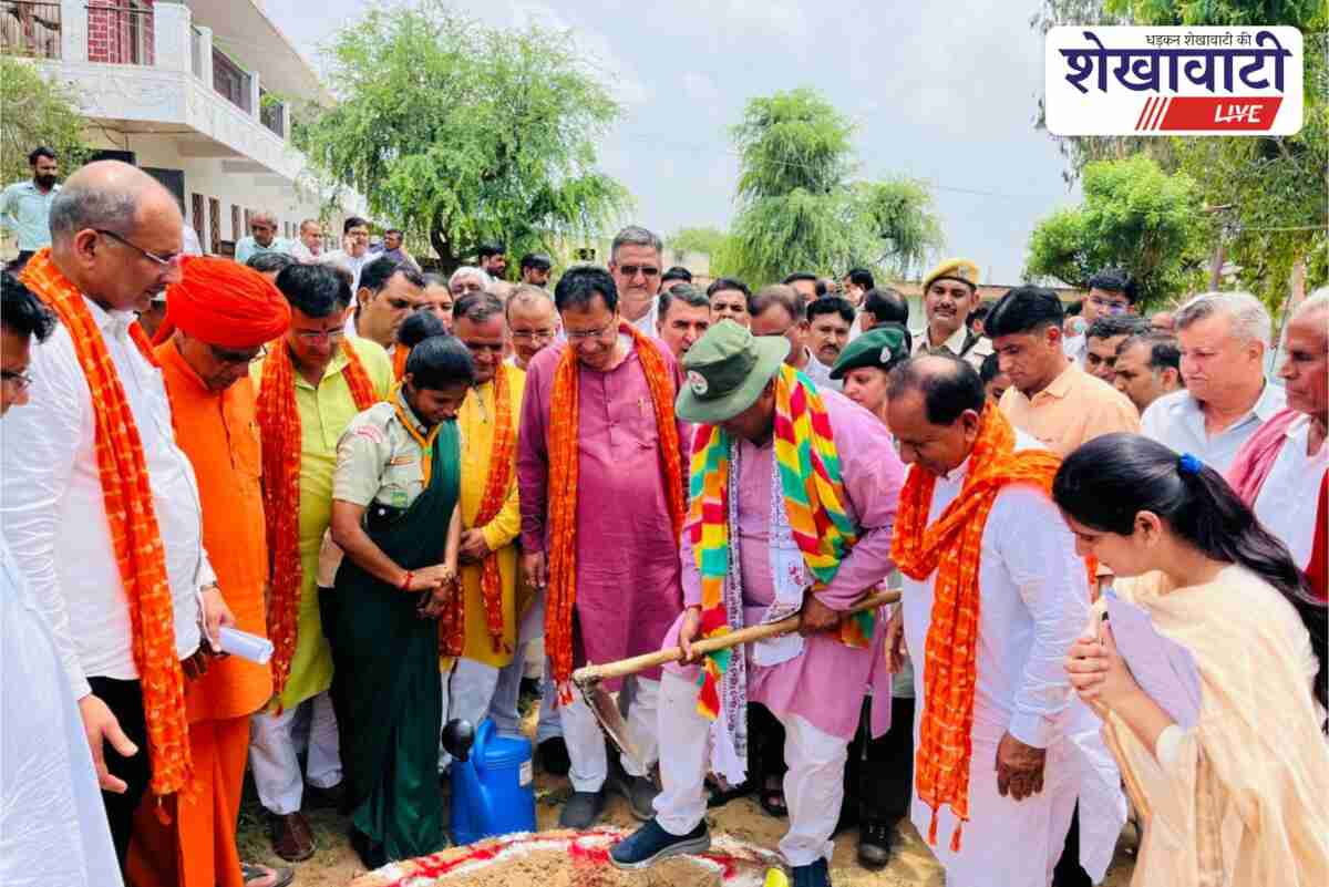 Madan Dilawar plants tree in Lalasi, Sikar during Vande Ganga campaign