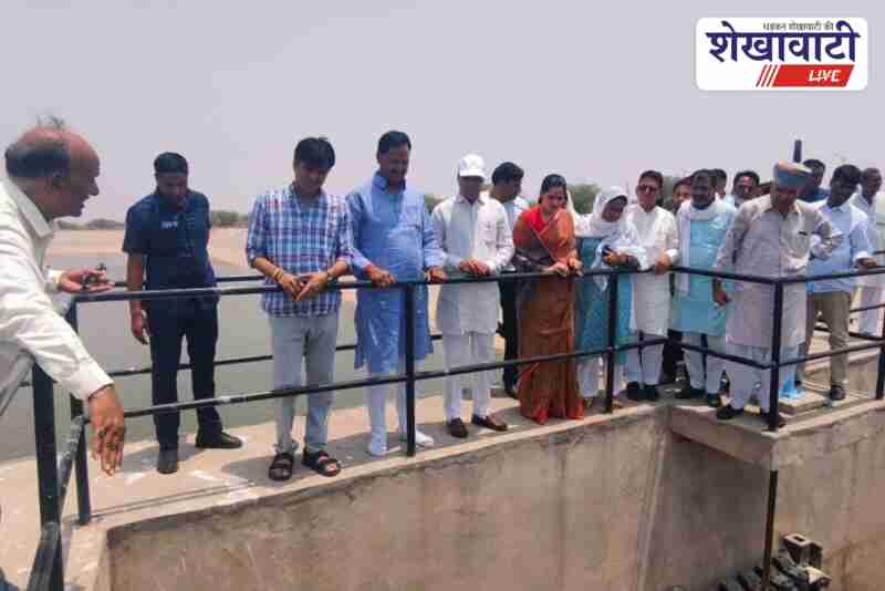 Public Health Engineering Minister Kanhaiya Lal administering water conservation oath at Malsisar Dam during Vande Ganga Campaign