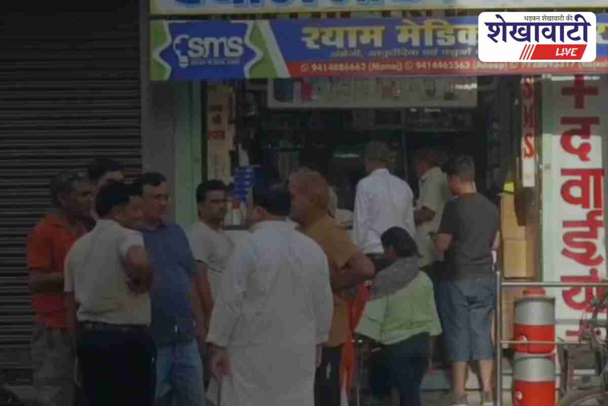 Medical store shutter broken in Ratangarh, traders express anger