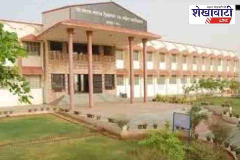 Girls applying online for admission at Seth Netram Maghraj Tibrewal Government Women’s College Jhunjhunu