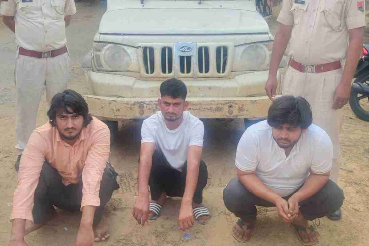 Nawalgarh police seized a camper and arrested 3 notorious criminals