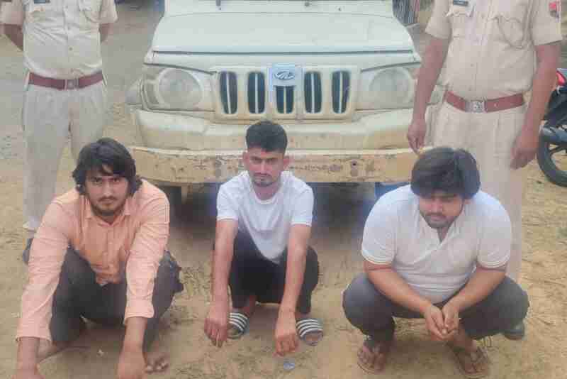 Nawalgarh police seized a camper and arrested 3 notorious criminals