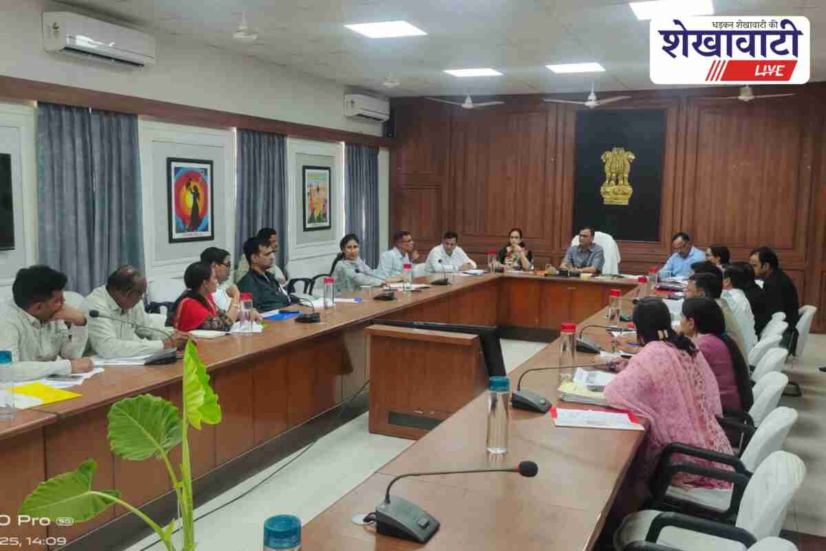 District Collector Mukul Sharma instructs resolution of Sampark Portal cases