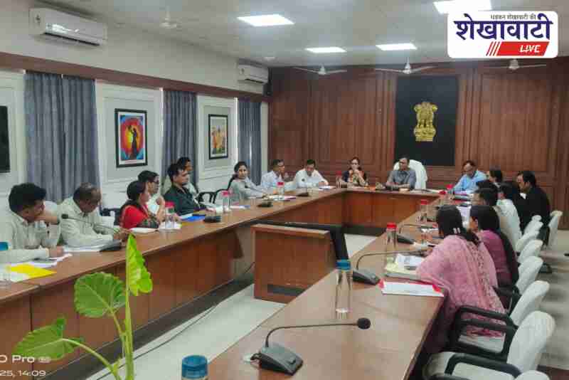 District Collector Mukul Sharma instructs resolution of Sampark Portal cases