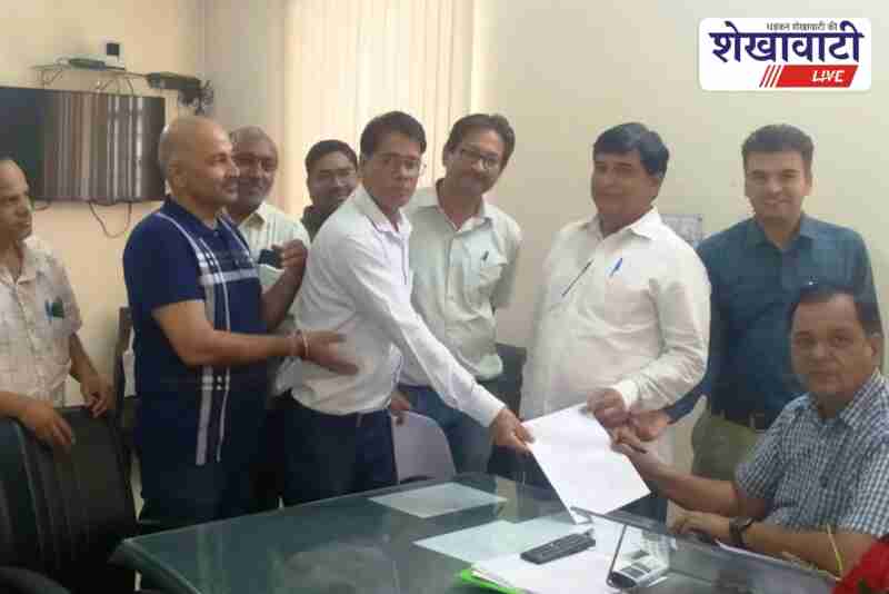 NHM contract workers submitting memorandum to CMHO in Sikar