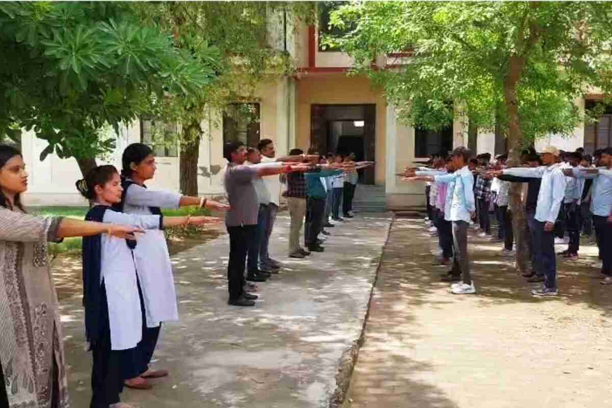 Students taking anti-drug pledge at SMTI Bagar awareness program