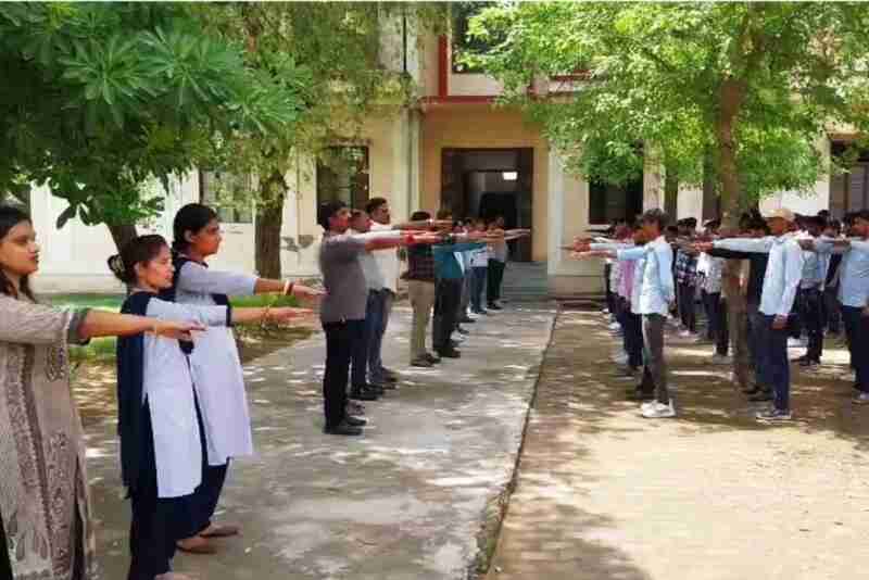 Students taking anti-drug pledge at SMTI Bagar awareness program