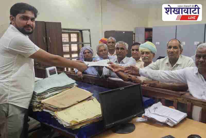Udaipurwati pensioners submit memorandum against pension amendment bill