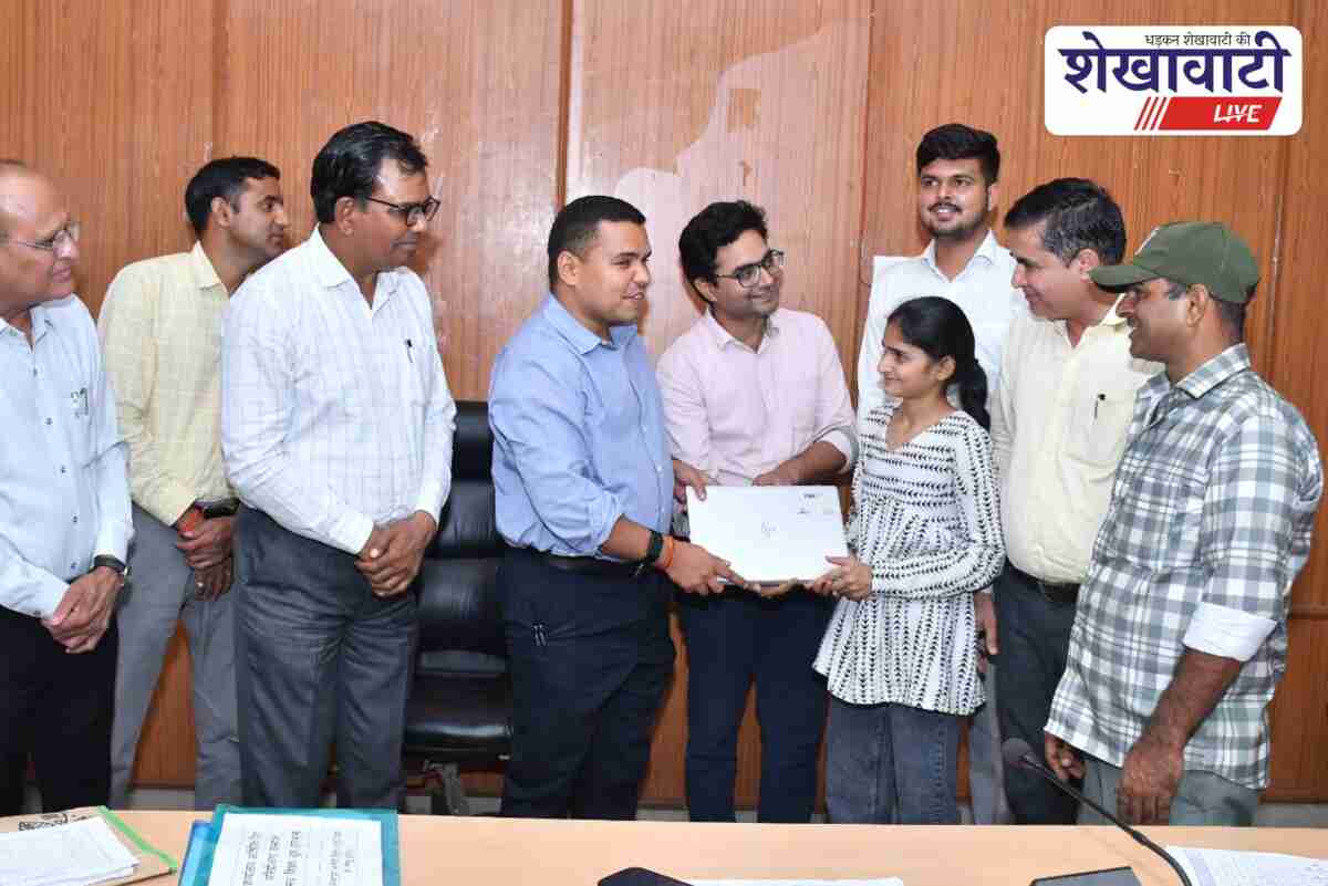 Churu students awarded laptops under Code Churu education initiative