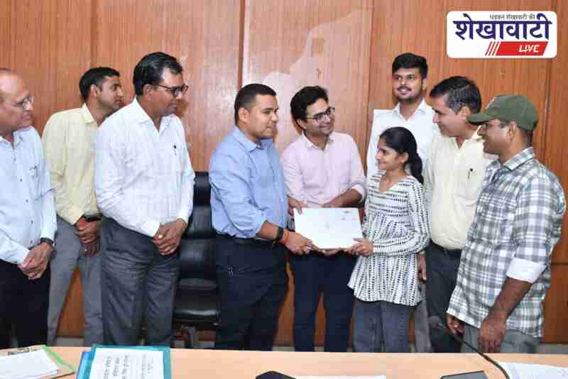 Churu students awarded laptops under Code Churu education initiative