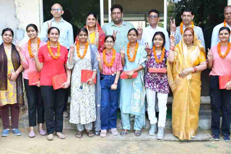 Topper students honoured at New Rajasthan Girls PG College Jhunjhunu