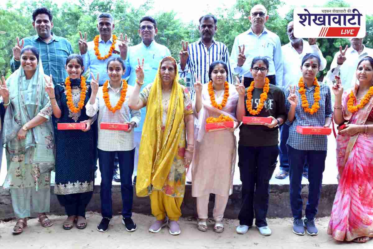 Girl toppers of New Rajasthan College Jhunjhunu honored for exam success