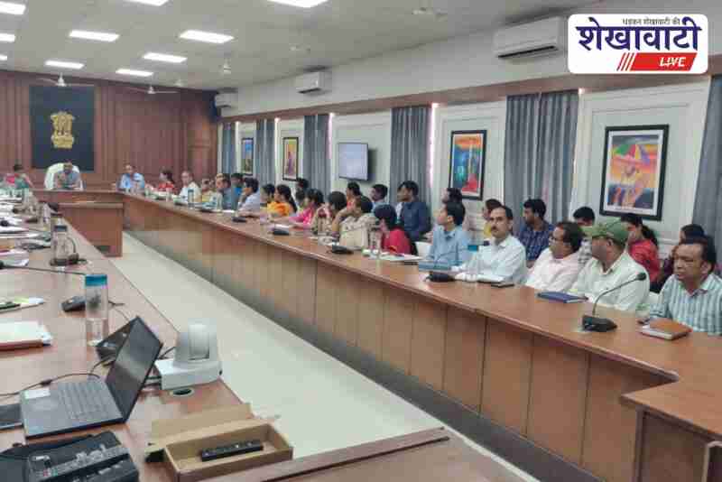 Sikar Collector chairs weekly review on schemes and complaints