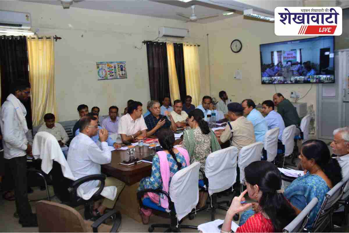Sikar Collector Mukul Sharma listens to public grievances during district-level hearing