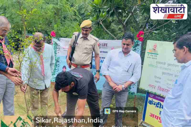 Sikar officials and school students plant over 1700 saplings together