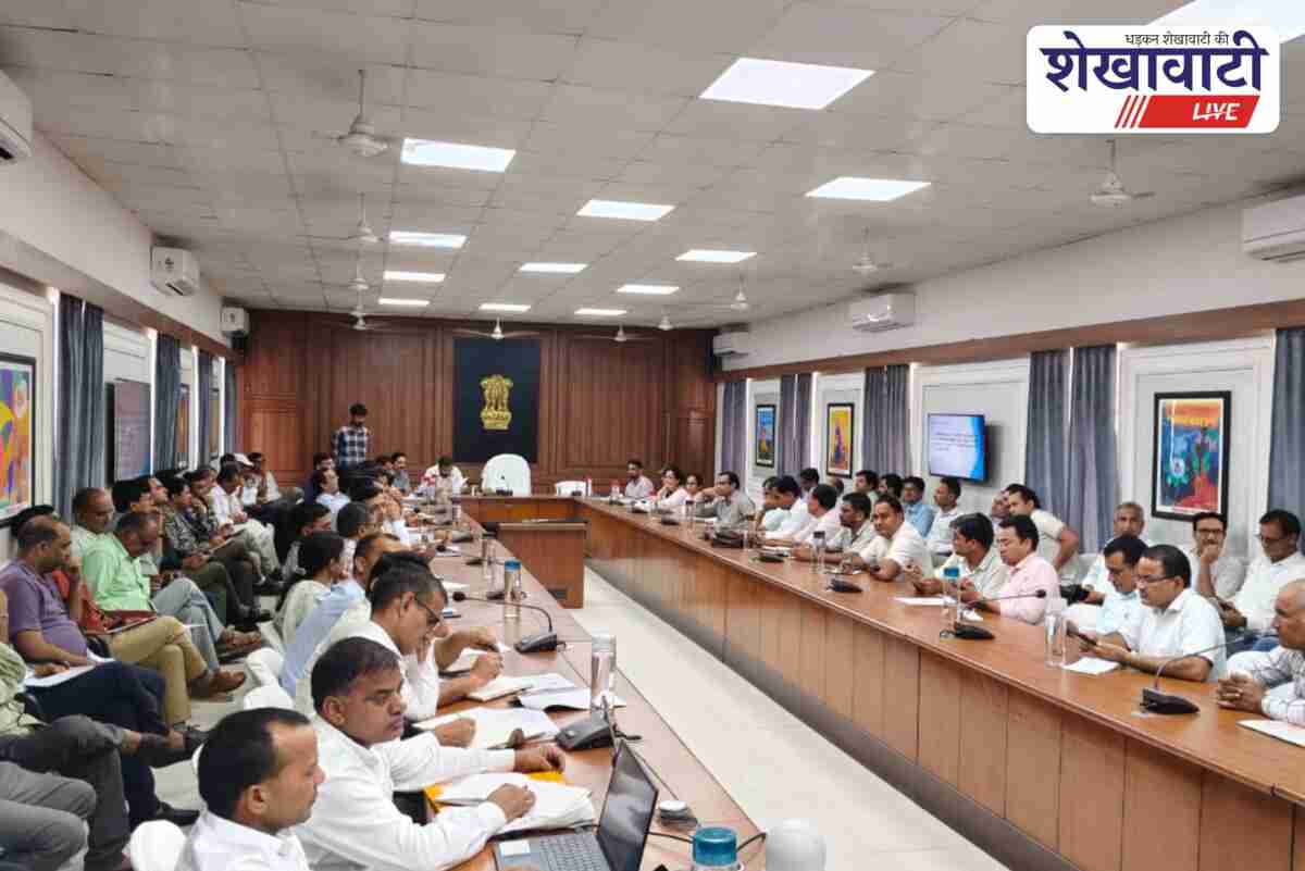 Sikar District Collector chairs revenue officers meeting