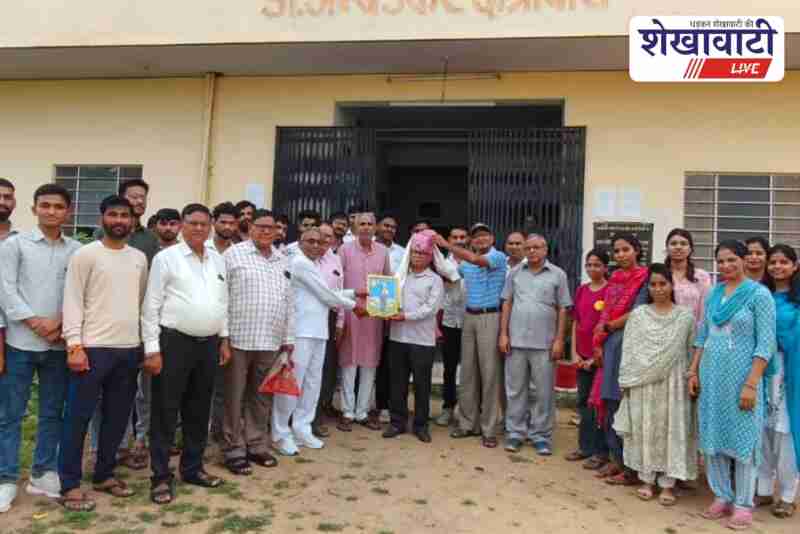 Ummed Singh Garwa donating 51,000 at Ambedkar Bhawan Jhunjhunu