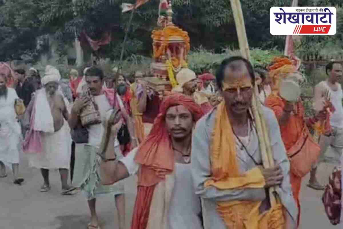 Thousands join Malketu Baba 24 Kosi Parikrama with Thakurji palanquin