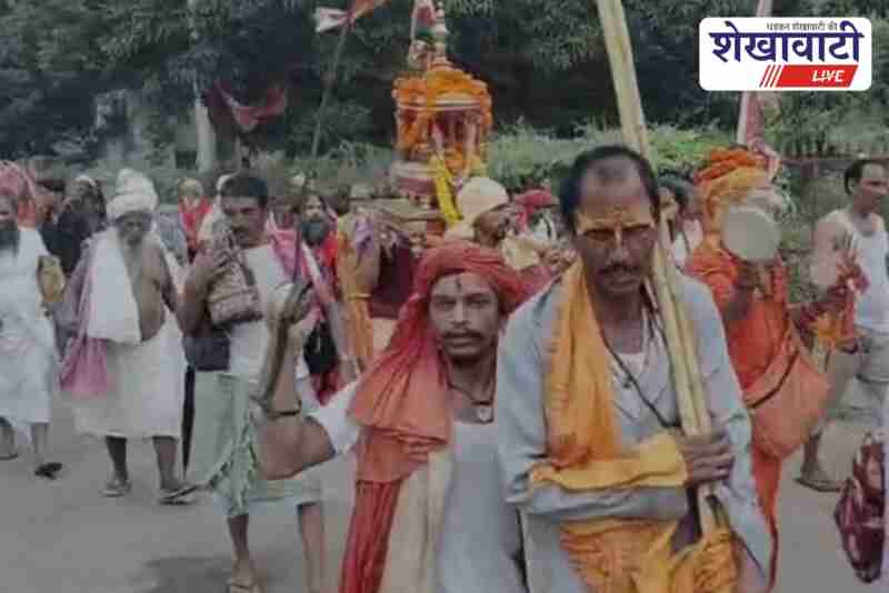 Thousands join Malketu Baba 24 Kosi Parikrama with Thakurji palanquin