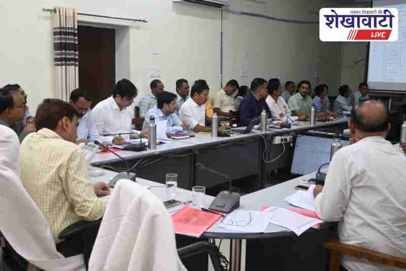 Jhunjhunu collector reviews complaints and warns negligent officers
