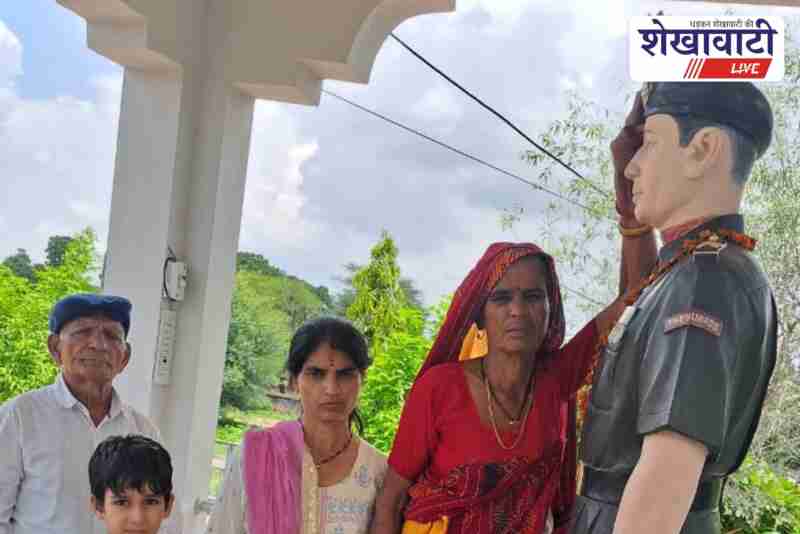 Sister ties rakhi to martyr Nathu Singh Bishu statue in Nawalgarh