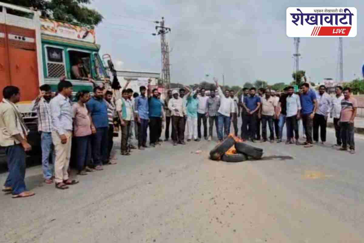 Truck union protest with burning tires at Mega Highway in Ratangarh