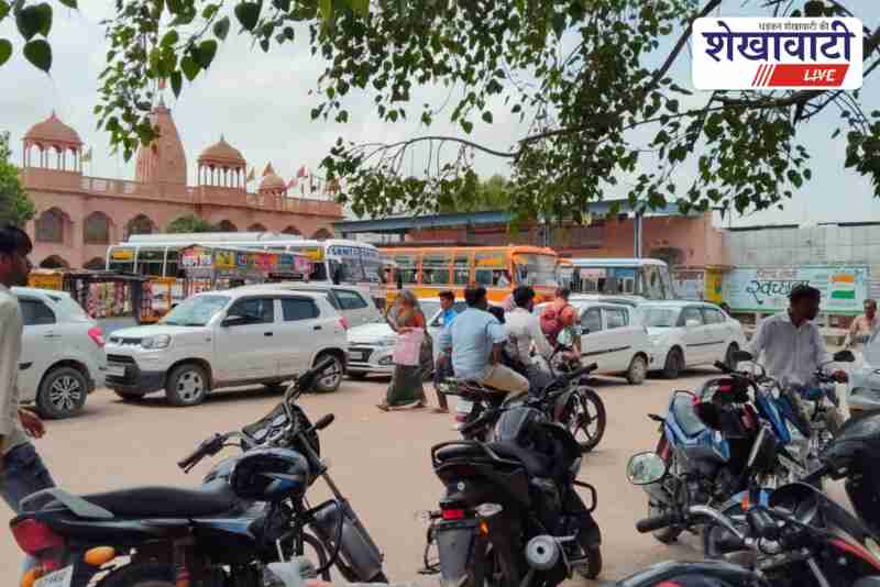 Traffic jam at Ratangarh bus stand, public struggles with chaos
