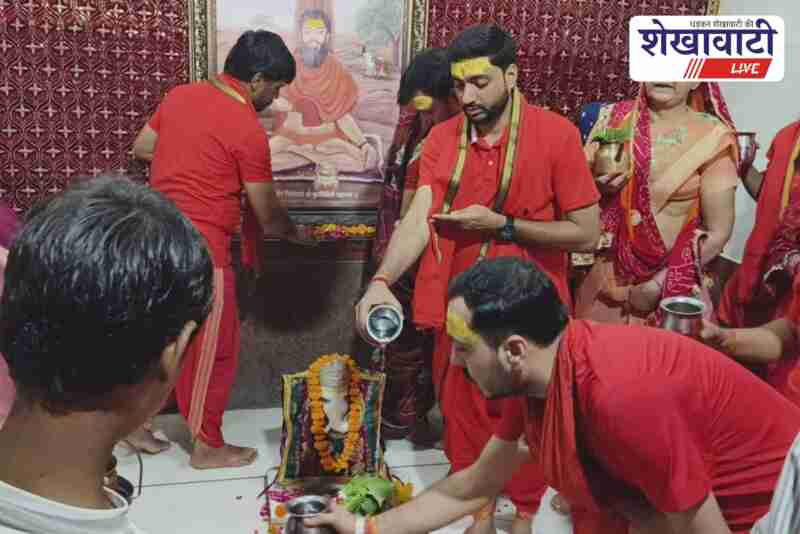 Shiv devotees perform jalabhishek on last Monday of Sawan in Fatehpur temples