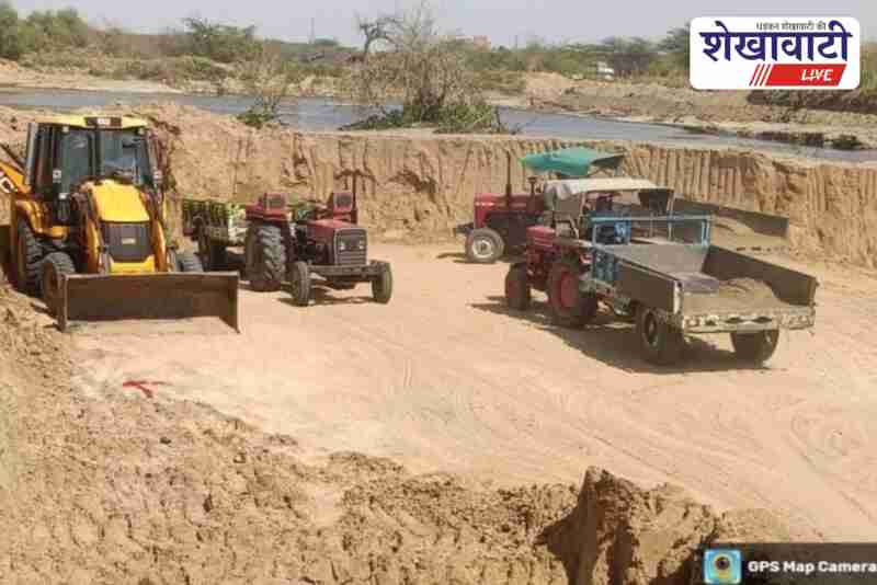 Sikar municipal team controlling waterlogging near NH-52 after rain