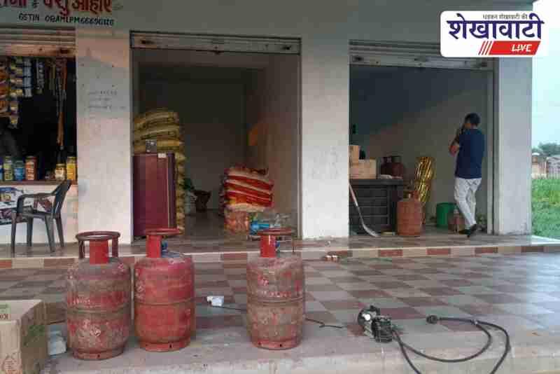 Sikar officials raid shop, seize 25 illegal gas cylinders