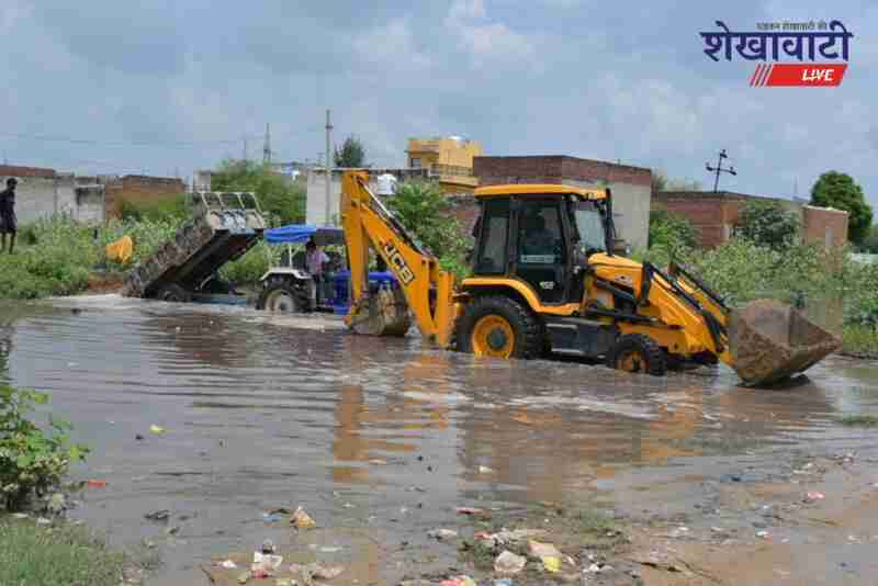 Sikar municipal officials install pumping stations to drain waterlogging