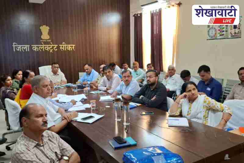 Sikar district collector listens to 62 complaints in public hearing