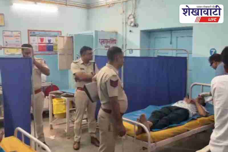 Police and crowd gathered after fight near Pulia Number 2 Ratangarh