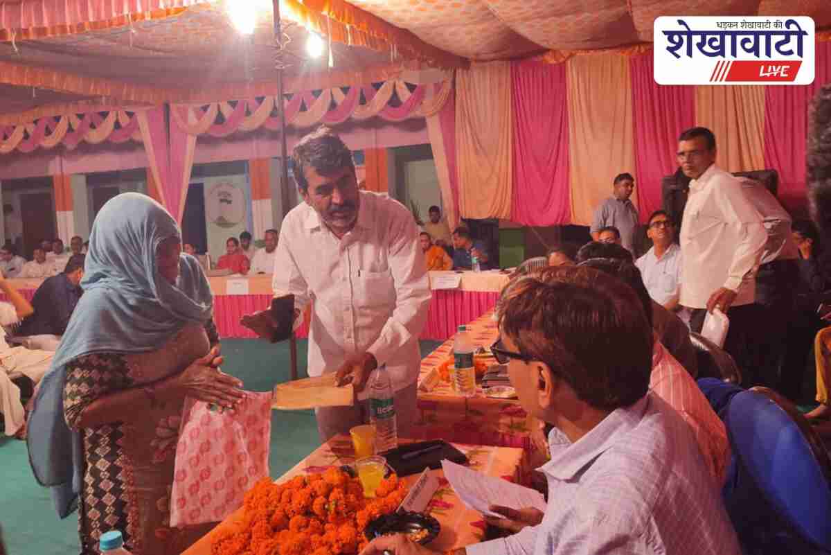 Jhunjhunu collector gives aid to disabled woman in night chaupal