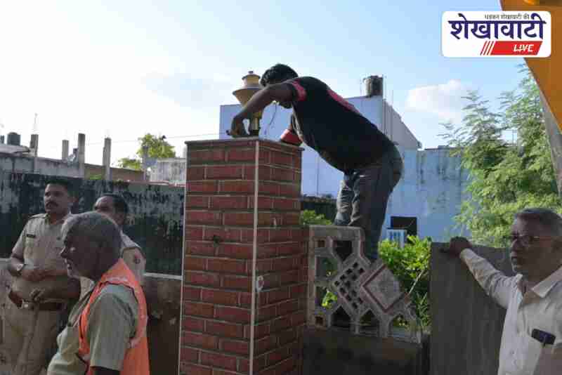 Sikar municipal team removes encroachment on Palwas Road after court order