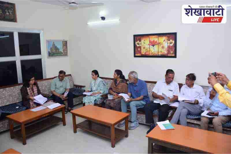 Arti Dogra chairing review meeting in Sikar on disaster management and Shehar Chalo campaign